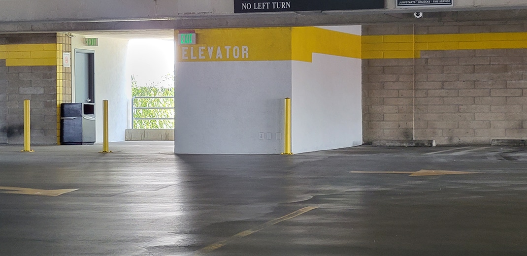 Proper signage, striping,
and trash receptacles are
just a few considerations
when managing a garage.
/ Photo courtesy of Lynne Miller, CPM®, RPA®, LEED® AP O+M